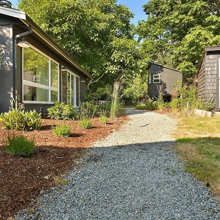 The Bayside Cottage North Saanich Exterior photo