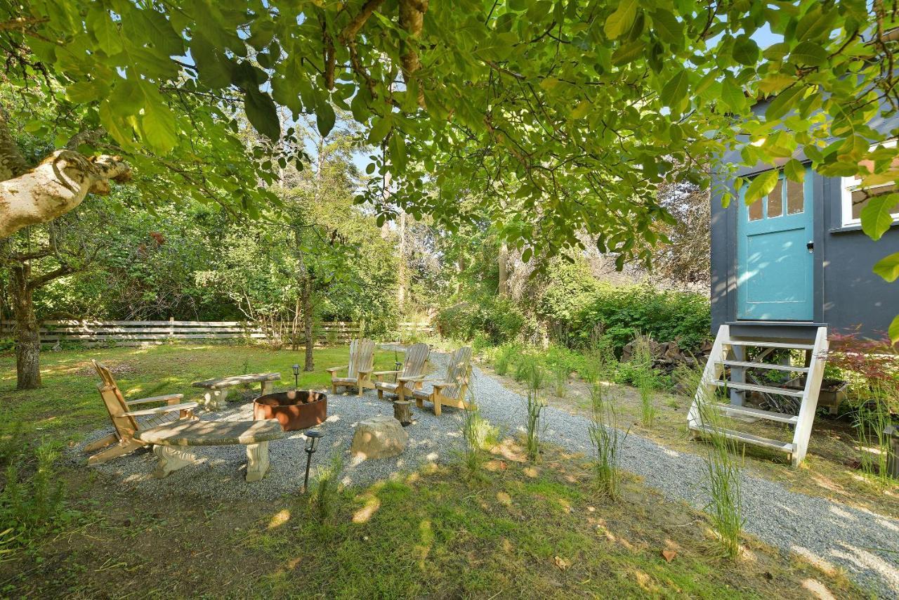 The Bayside Cottage North Saanich Exterior photo