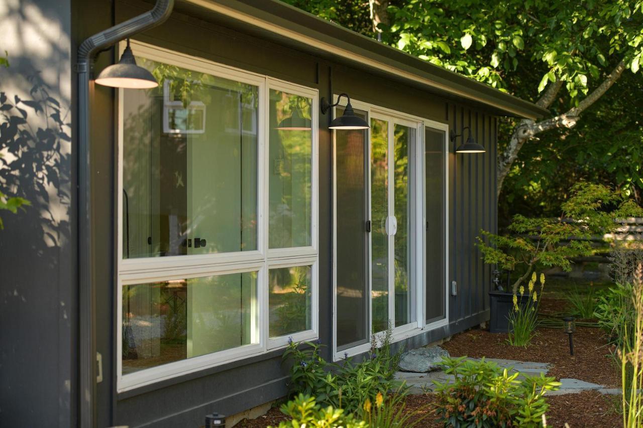 The Bayside Cottage North Saanich Exterior photo